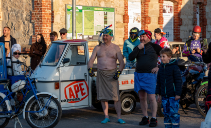 Kurbulē uz upi. Foto: Aija Valtmane8