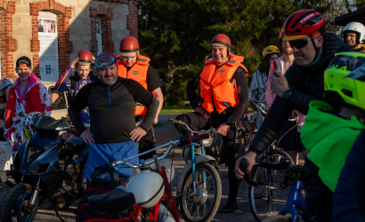 Kurbulē uz upi. Foto: Aija Valtmane100