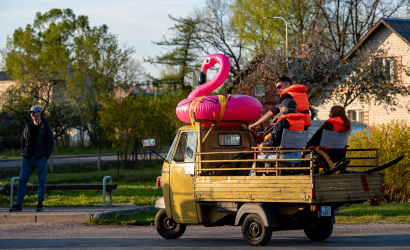 Kurbulē uz upi. Foto: Aija Valtmane125
