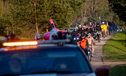 Kurbulē uz upi. Foto: Aija Valtmane151