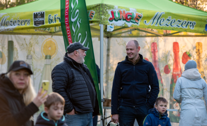 Kurbulē uz upi. Foto: Aija Valtmane224