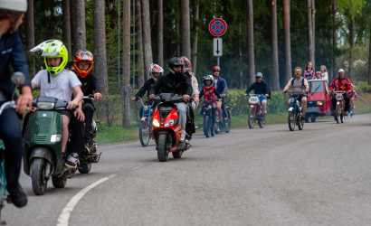 Brauciens uz upi. Foto: Aija Valtmane100
